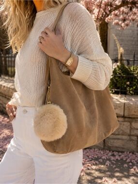 NWT UGG Shearling Pouch w Clasp